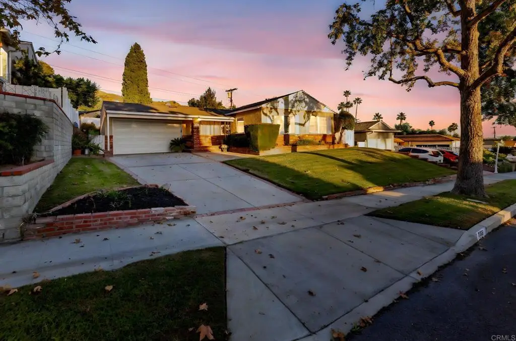 2748 Mansfield Drive, Burbank, CA 91504 - Image #1