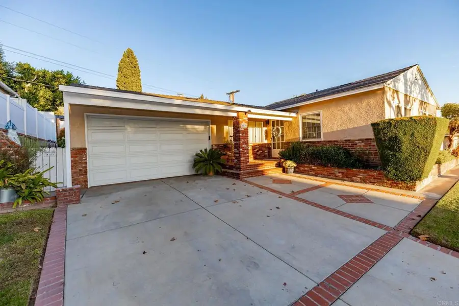 2748 Mansfield Drive, Burbank, CA 91504 - Image #3