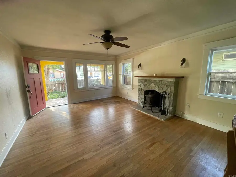 121 E Warner St, San Buenaventura Ventura, CA 93001 - Image #3