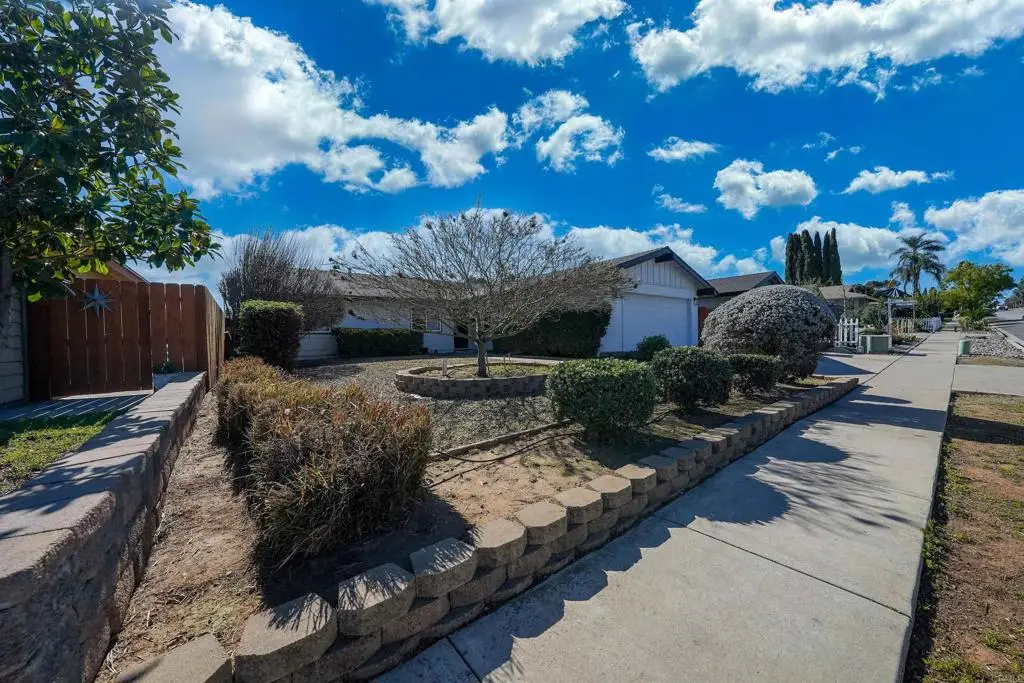 1643 Oak Hill Drive, Escondido, CA 92027 - Image #1