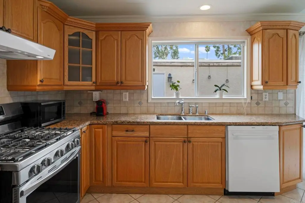 6521 Wystone Avenue #3, Reseda, CA 91335 - Image #1