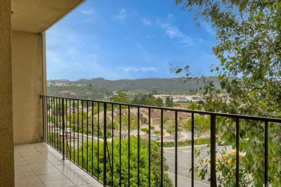 2251 Altisma Way #202, Carlsbad, CA 92009 - #2