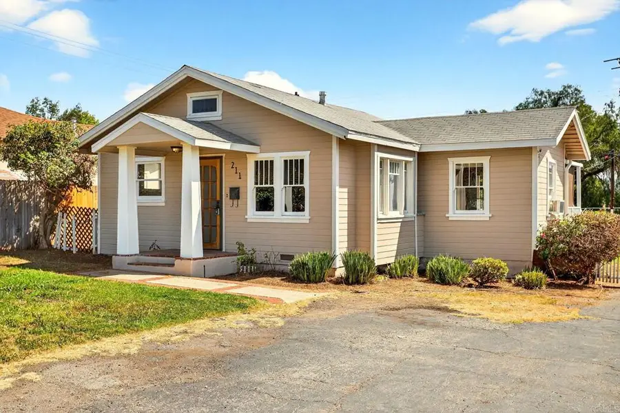 211 W 9th Ave, Escondido, CA 92025 - #2