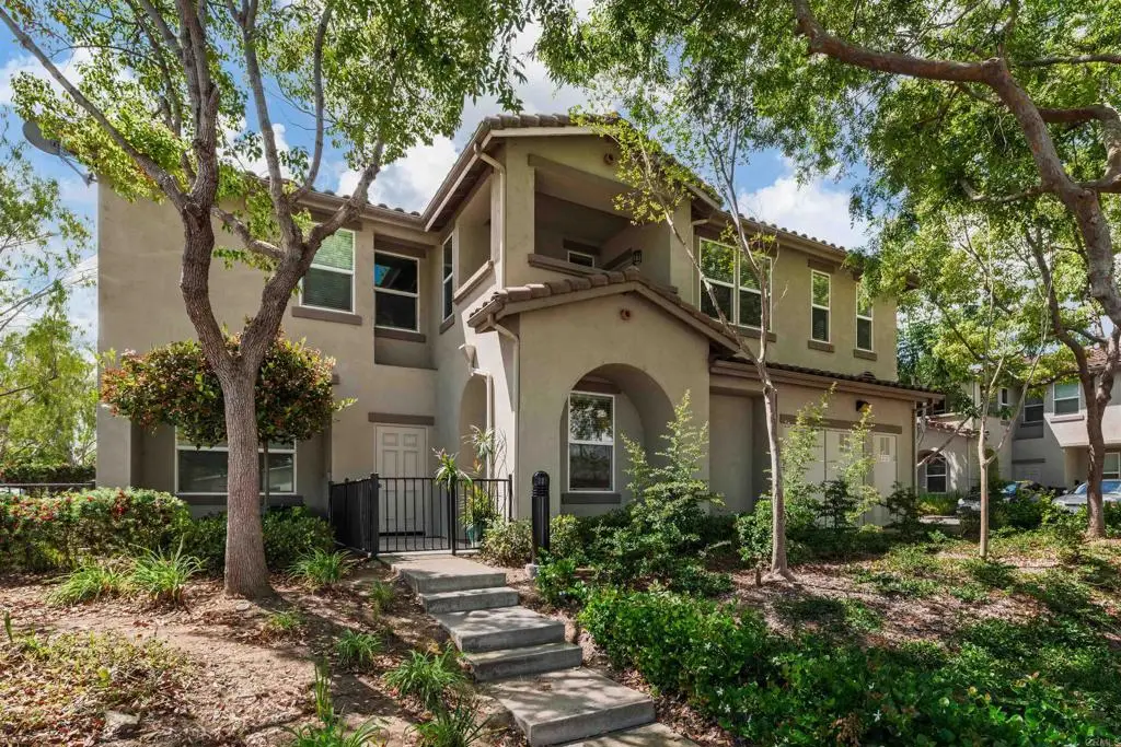 451 Avenida De La Luna, Vista, CA 92083 - #1