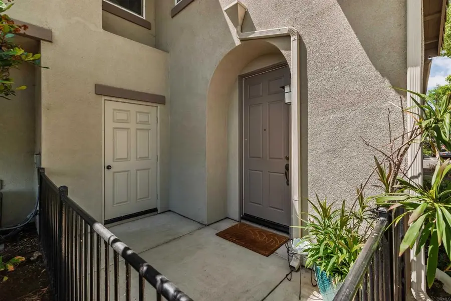 451 Avenida De La Luna, Vista, CA 92083 - #3