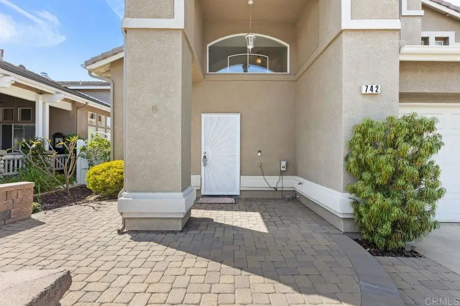 742 Bel Air Dr. W, Vista, CA 92084 - #2