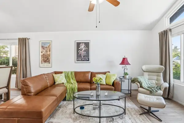 2201 Amber Lane, Escondido, CA 92036