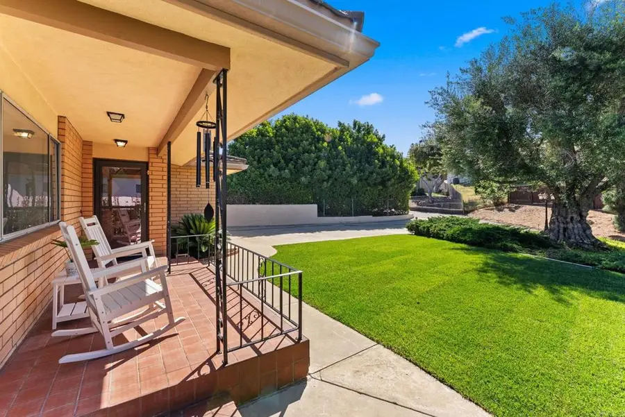 635 Pine Tree Lane, Vista, CA 92081 - #2