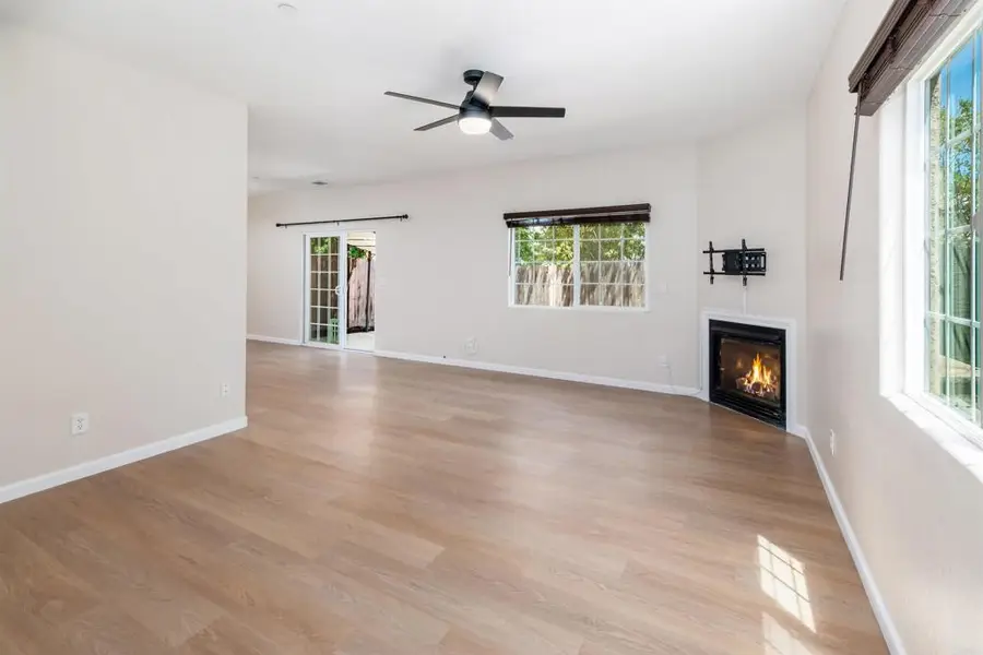 477 Calle Elegante, Vista, CA 92083 - #3