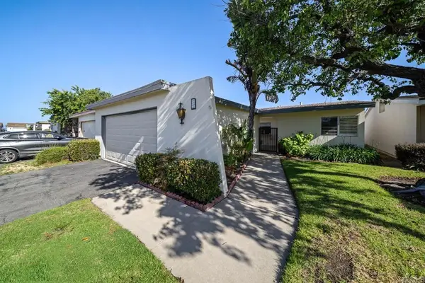 3902 Vista Campana N #22, Oceanside, CA 92057