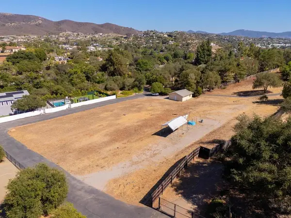 2260 Buena Creek Road, Vista, CA 92084