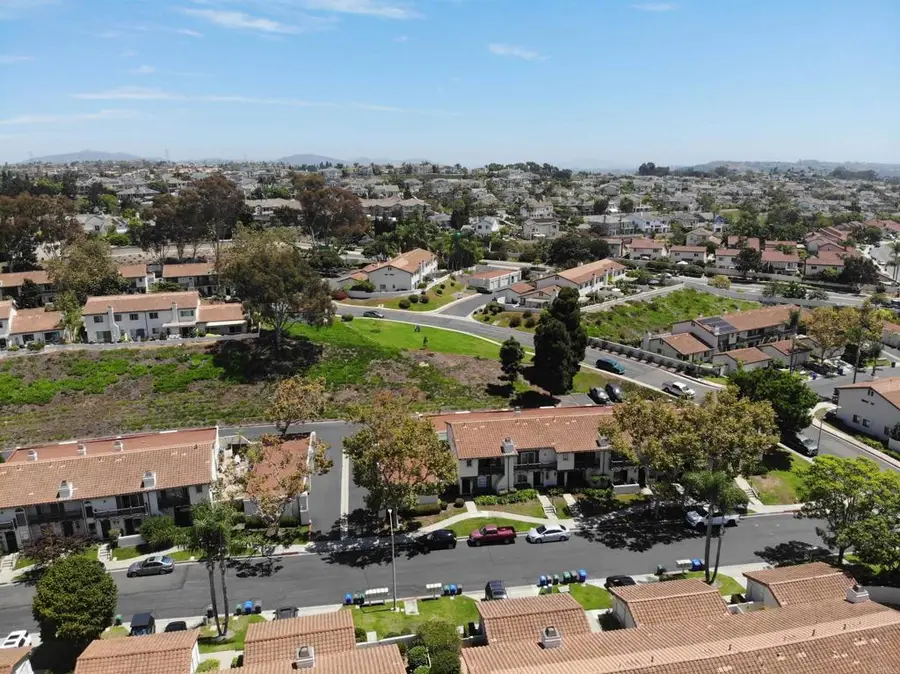 6854 Maple Leaf Dr, Carlsbad, CA 92011 - #2