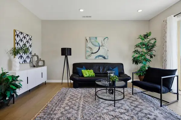 1220 Sunrise View #101, San Marcos, CA 92078