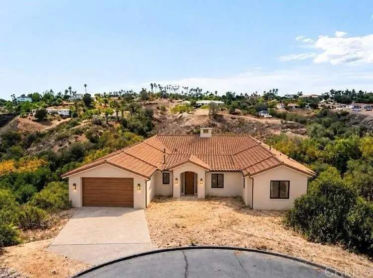 2202 Calle Dos Lomas, Fallbrook, CA 92028 - #2