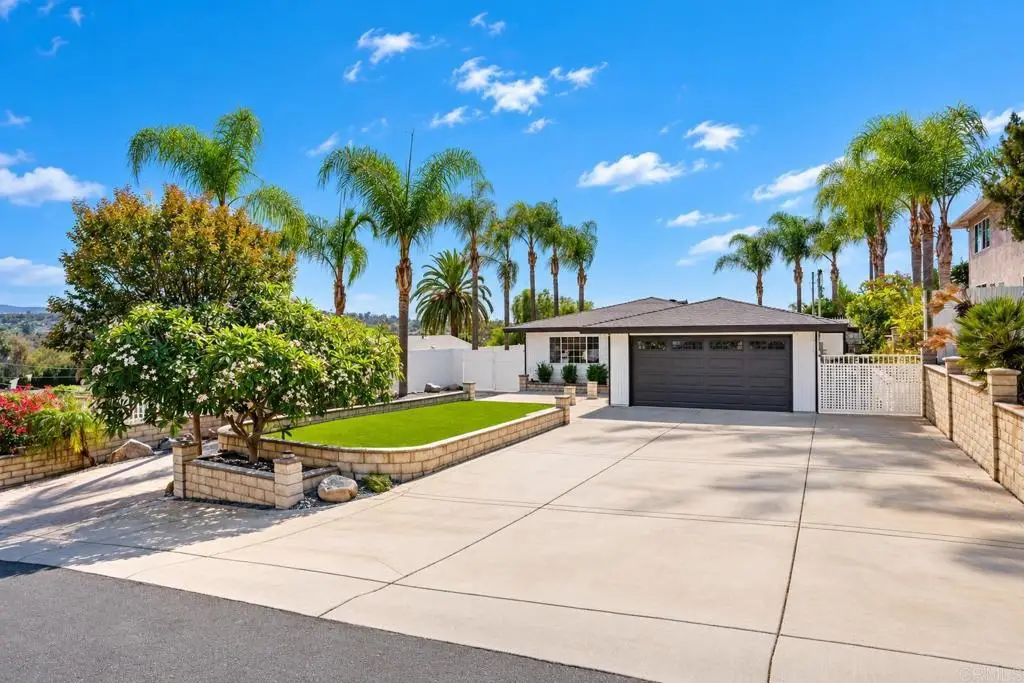 2421 Green Meadow Way, Vista, CA 92083 - #1