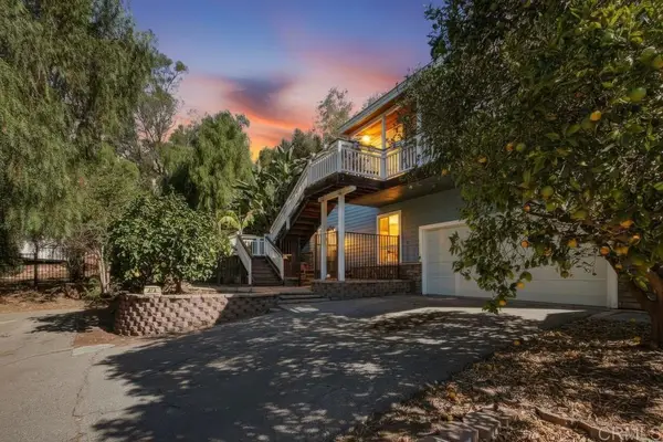 472 E Kalmia Street, Fallbrook, CA 92028