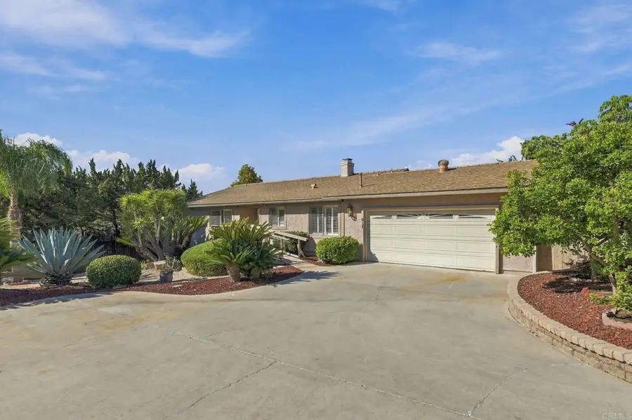 817 Crescent Drive, Vista, CA 92084 - #2