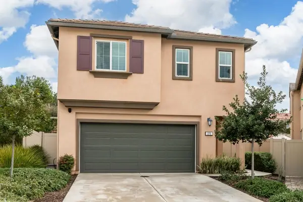 275 Camellia Way, Vista, CA 92083