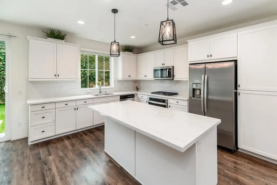 275 Camellia Way, Vista, CA 92083 - #2