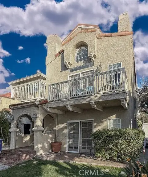 210 Glendora Avenue, Long Beach, CA 90803