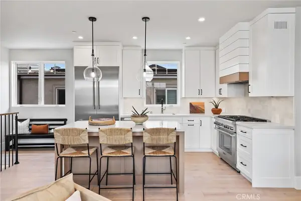 825 W Bay Avenue #B, Newport Beach, CA 92661