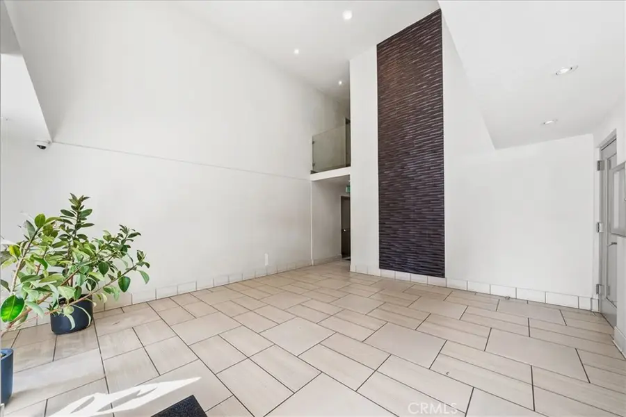 1045 N Kings Road #104, West Hollywood, CA 90069 - #2