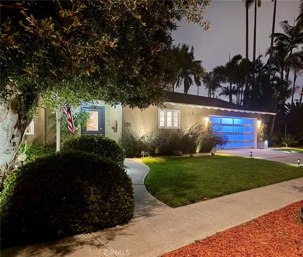 250 Bucknell Rd, Costa Mesa, CA 92626