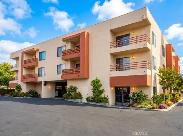 6815 Remmet #219, Canoga Park, CA 91303