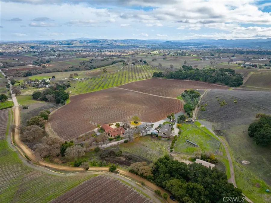 2135 Live Oak Rd, Paso Robles, CA 93446 - Image #2