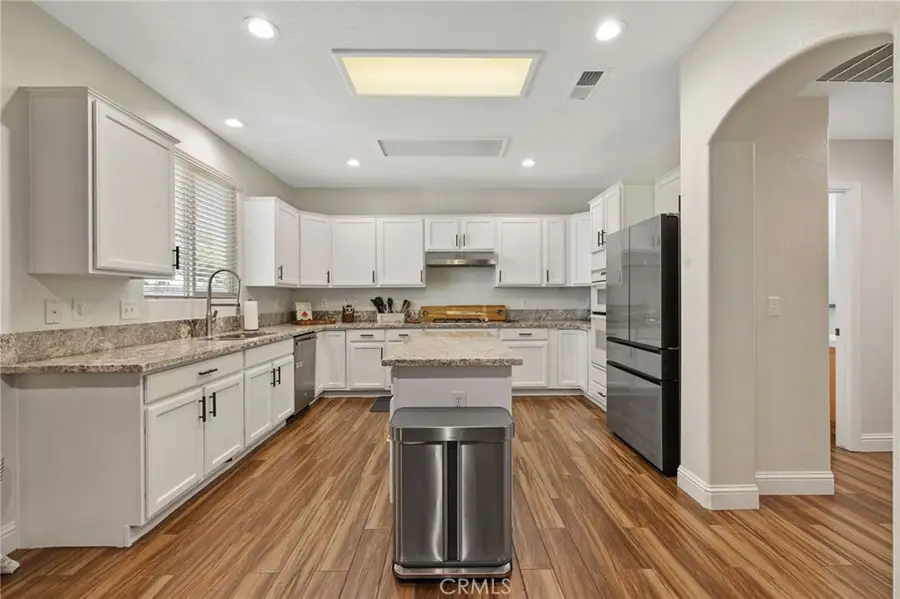 3320 W Glendale, Visalia, CA 93291 - #3