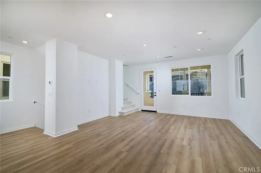 6053 Fairfax Drive, Bakersfield, CA 92880 - Image #3