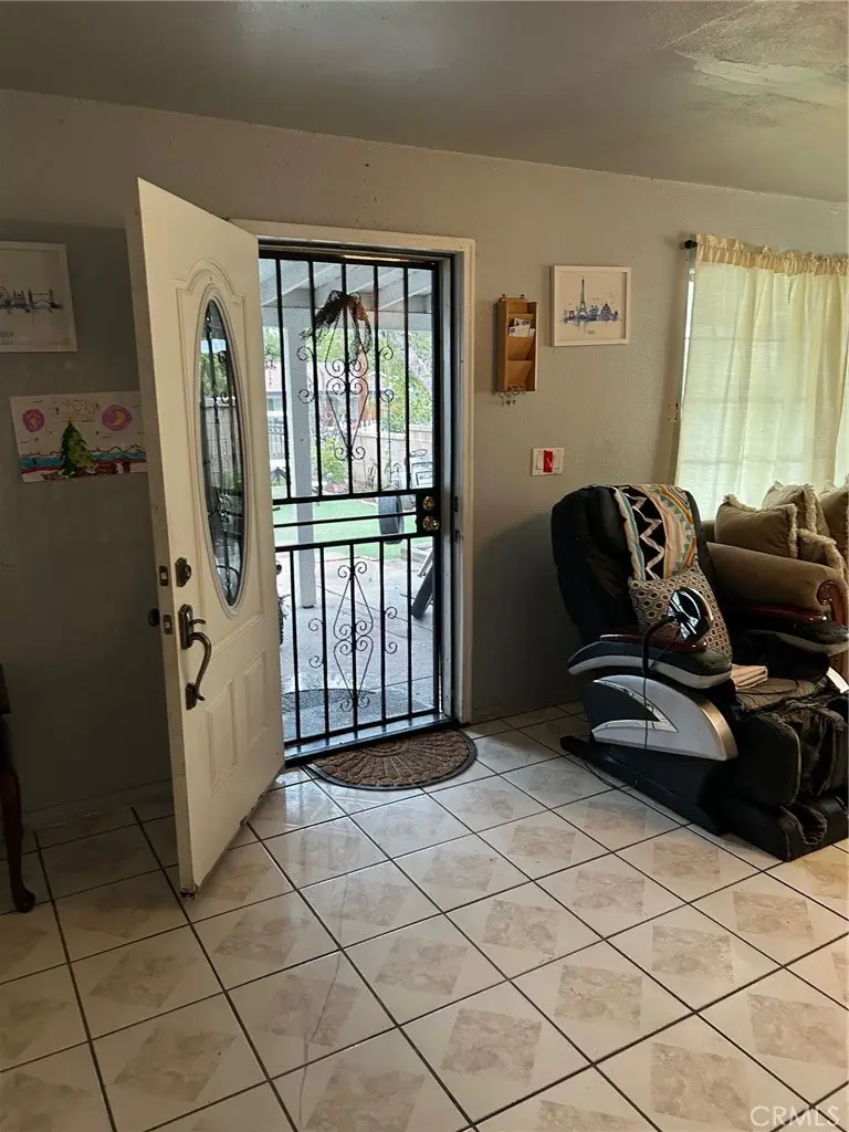 1214 E Street, Corona, CA 92882 - Image #3