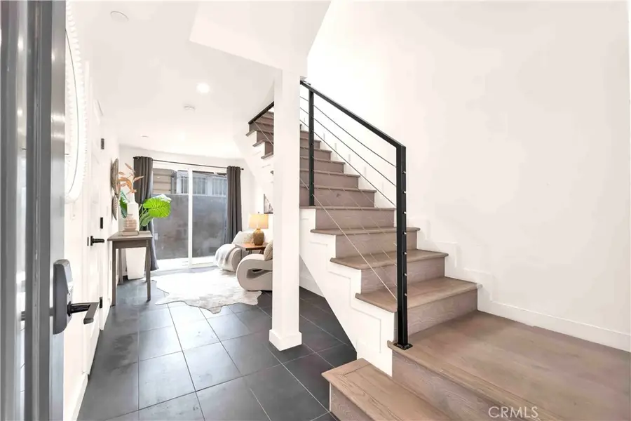 113 N Manhattan Place, Los Angeles, CA 90004 - #2