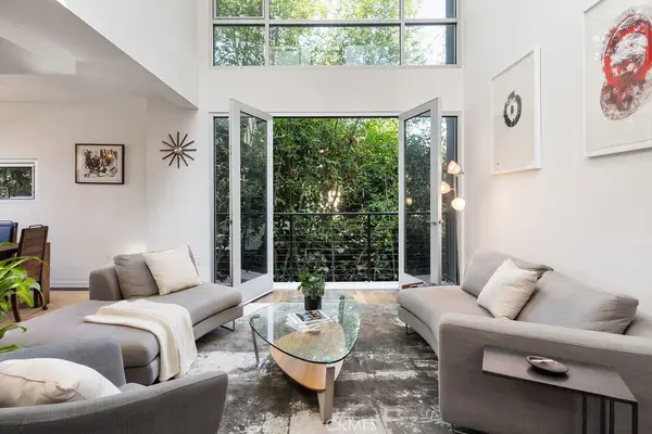 4111 W Sunset Boulevard #220, Los Angeles, CA 90029