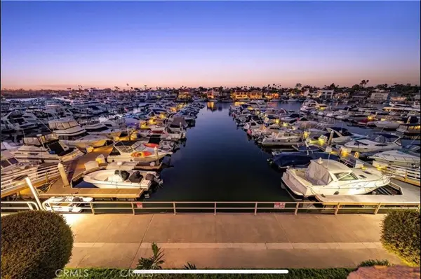 4165 Warner Avenue #202, Huntington Beach, CA 92649