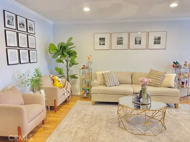 18530 Hatteras Street #309, Tarzana, CA 91356 - Image #1