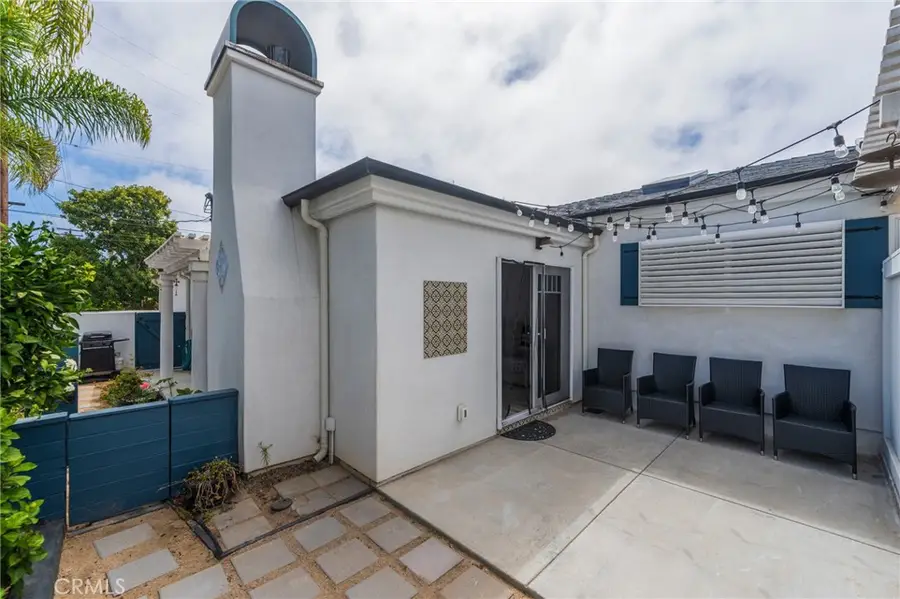 402 Indianapolis Avenue, Huntington Beach, CA 92648 - Image #2