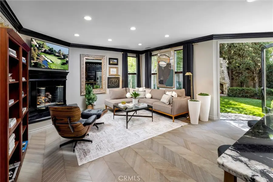 8 Upland, Irvine, CA 92602 - Image #2