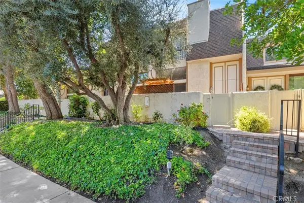 6225 Shoup Avenue #109, Woodland Hills, CA 91367