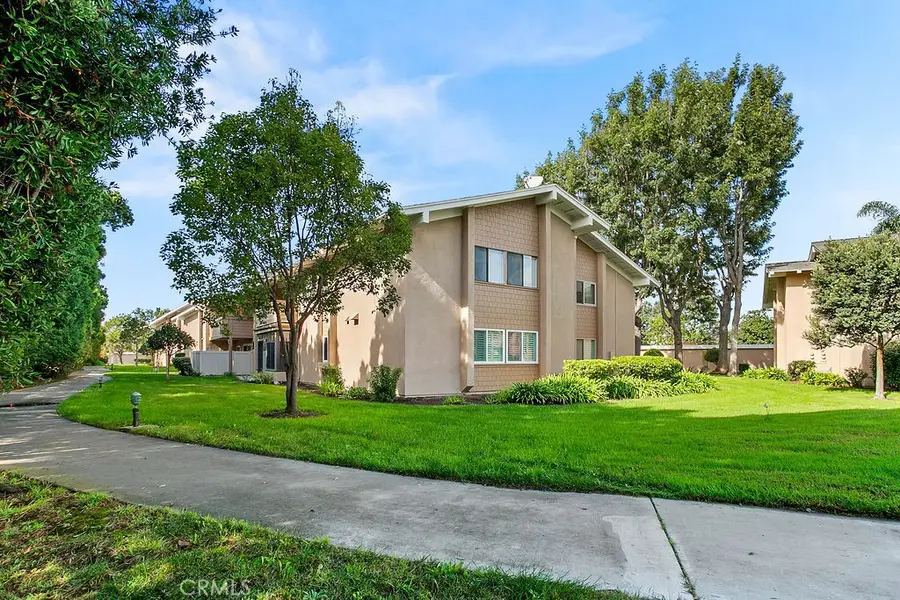 8877 Lauderdale Court #212B, Huntington Beach, CA 92646 - Image #3