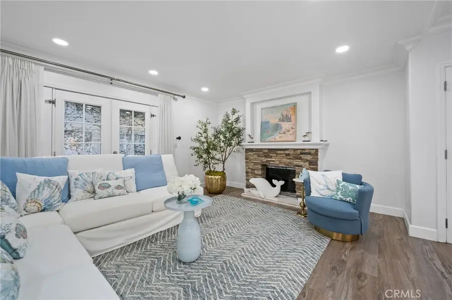 15311 Yorkshire Lane, Huntington Beach, CA 92647 - Image #2