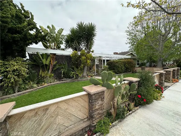 1824 Park Street, Huntington Beach, CA 92648