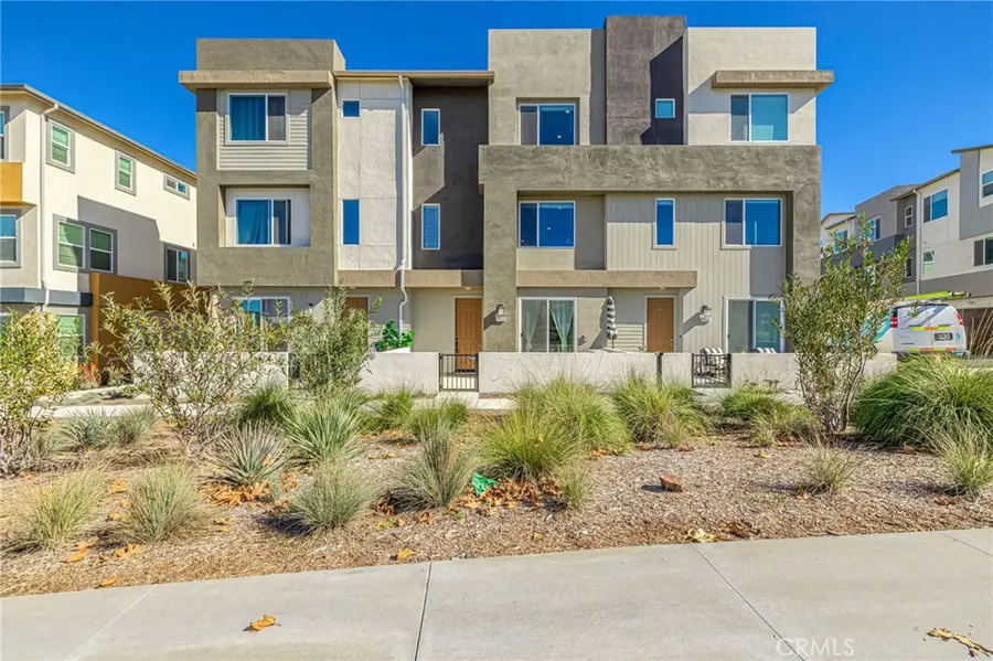 27555 Sanctuary Court, Stevenson Ranch, CA 91381 - Image #2