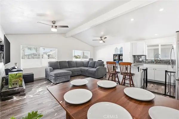 327 W Wilson #107, Costa Mesa, CA 92627