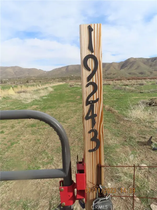 19243 Whitehaven, Hesperia, CA 92345