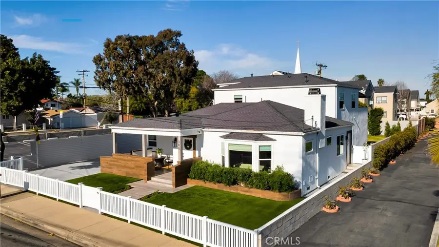 308 E 18th Street, Costa Mesa, CA 92627 - #3