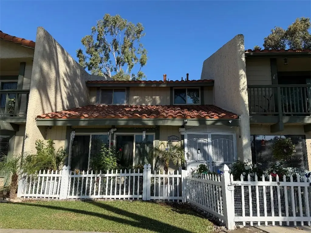1466 Camelot, Corona, CA 92882 - #1