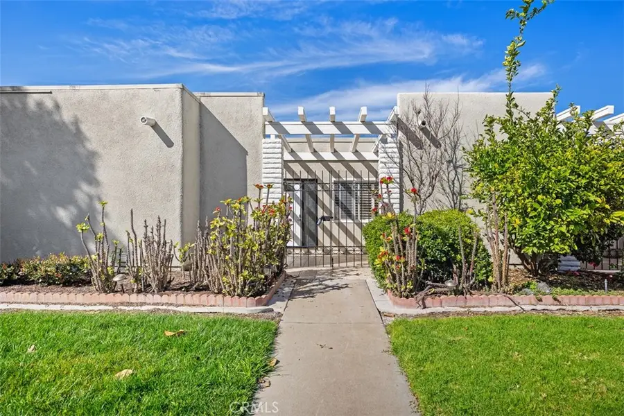 2005 Via Mariposa W #B, Laguna Woods, CA 92637 - #2