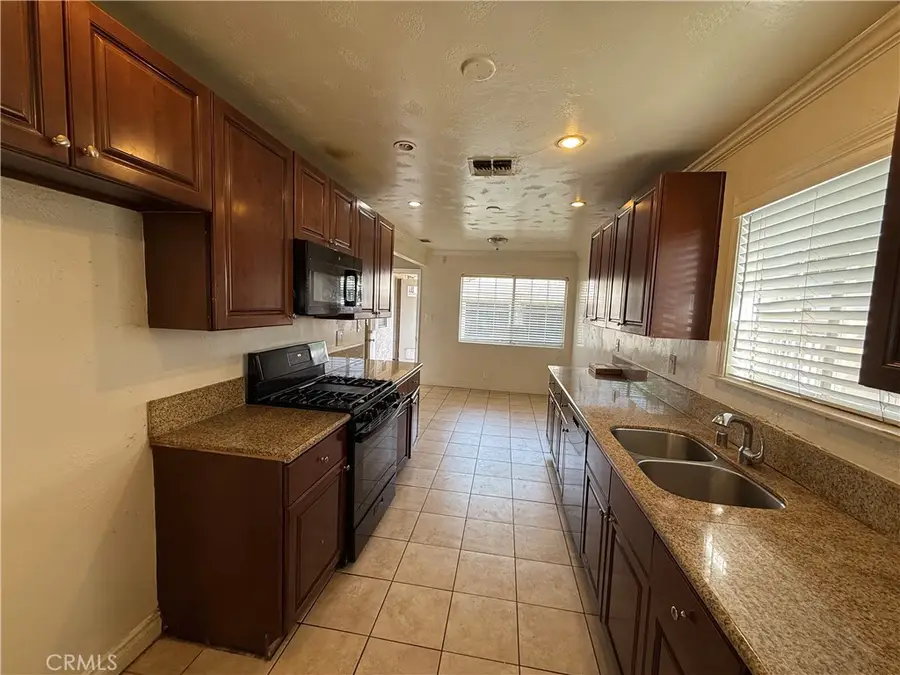 6900 Garden Grove, Reseda, CA 91335 - #2