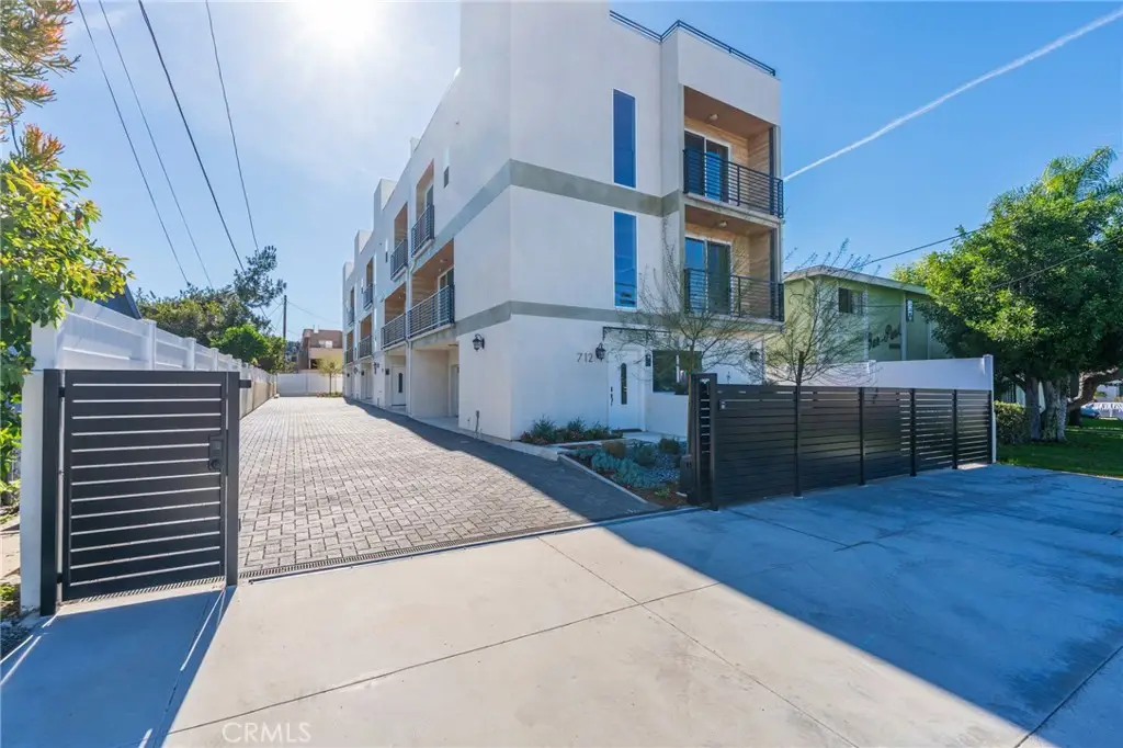712 N Chestnut Avenue, Los Angeles, CA 90042 - #1